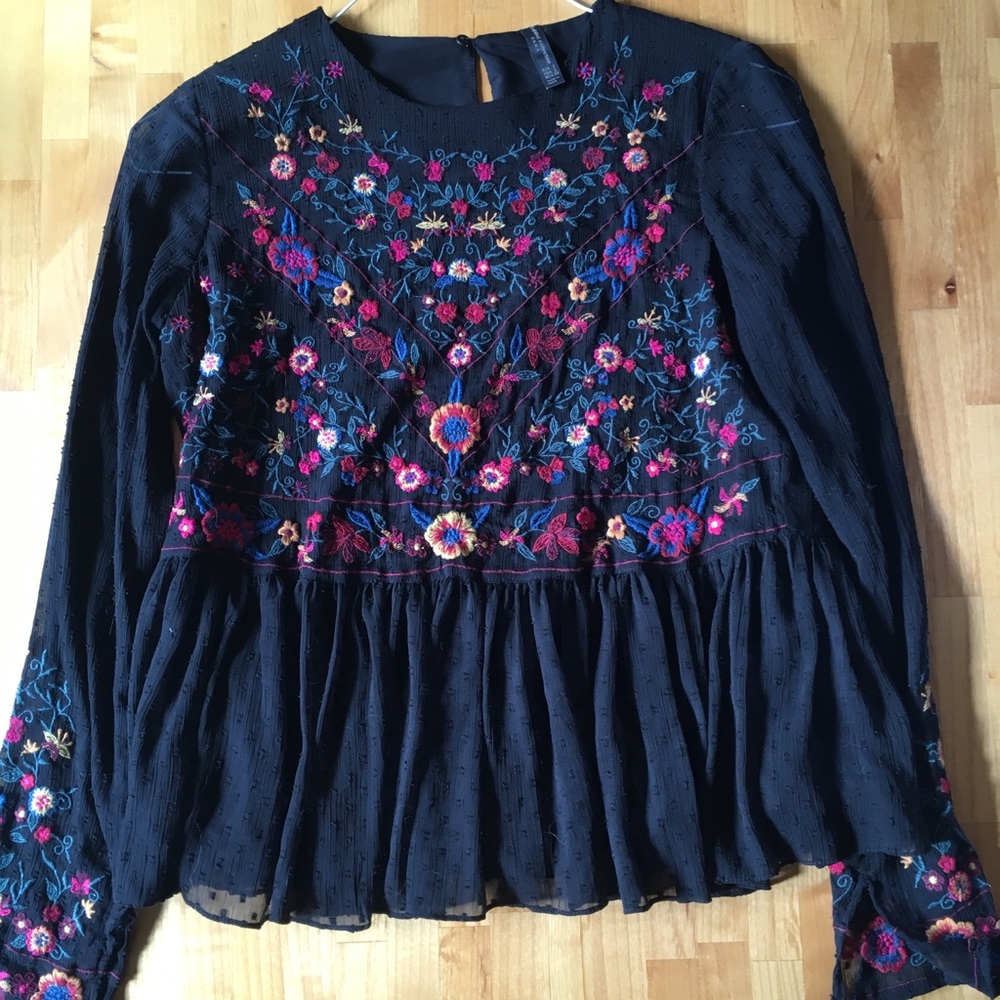 LAST CHANCE! Zara floral embroidered blouse